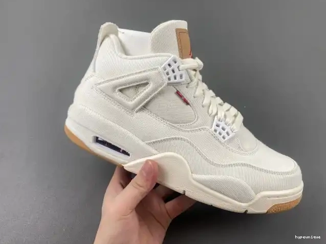 HYPE 'White' Air Jordan Levi's x 4 AO2571-100 0607
